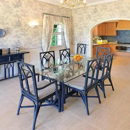 Sleeps 6 *