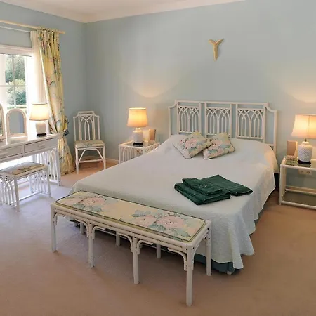 Sleeps 6 * Corotelo