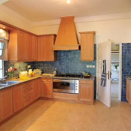 Sleeps 6