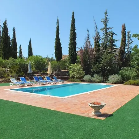 Villa Sleeps 6 *